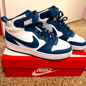 Nike Court Borough Mid 2